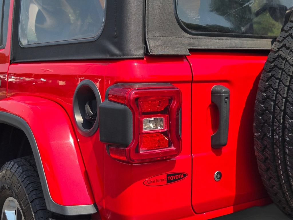 Used 2018 Jeep Wrangler Unlimited Sahara AWD/4WD image 10