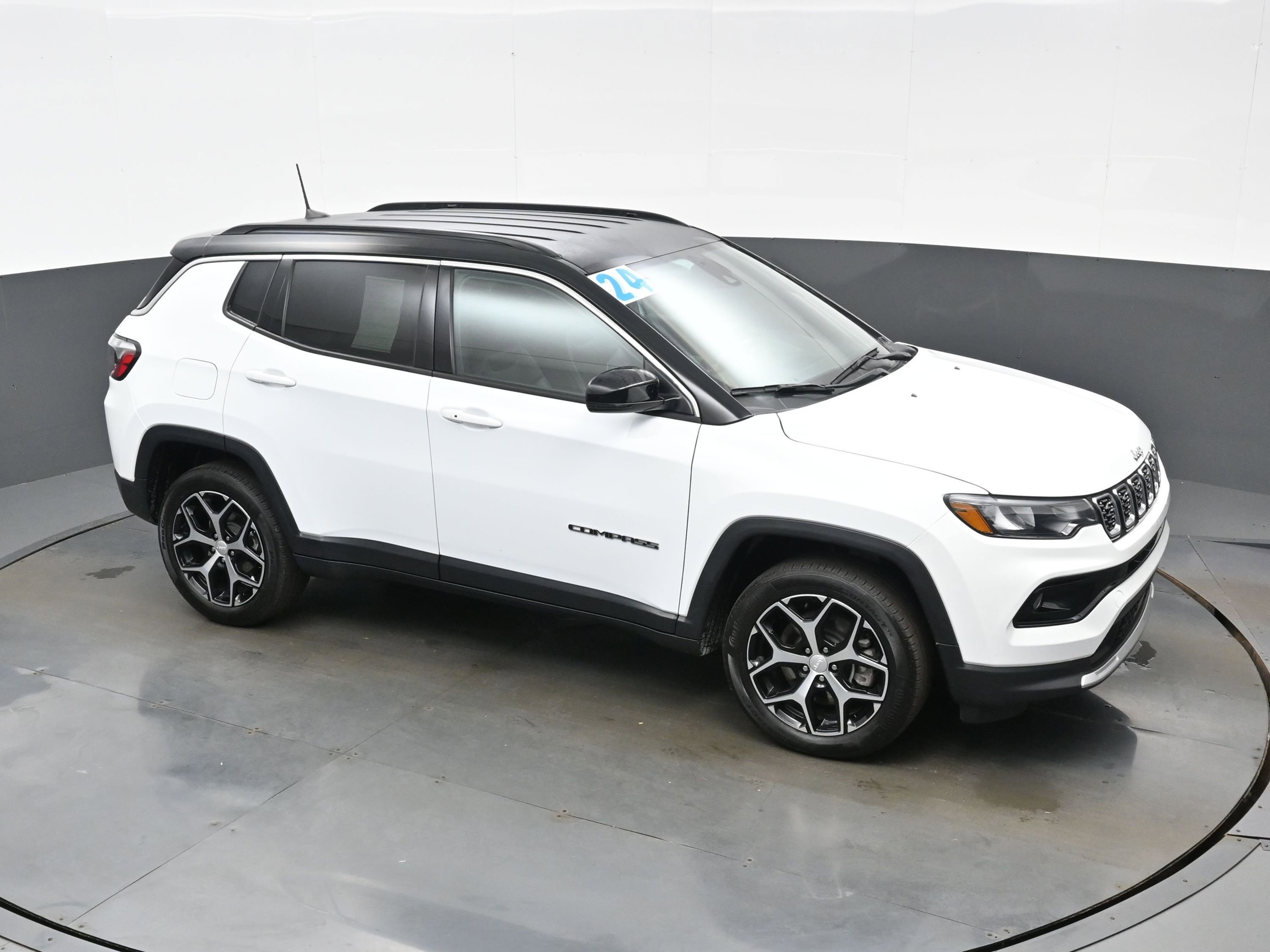 Used 2024 Jeep Compass Limited image 38