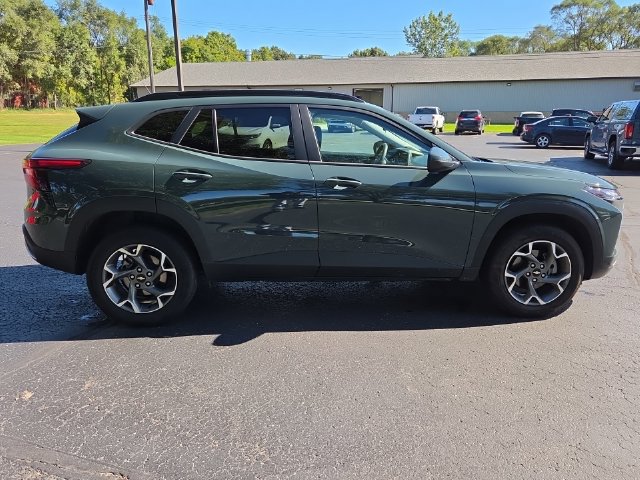 Used 2025 Chevrolet Trax LT FWD image 6