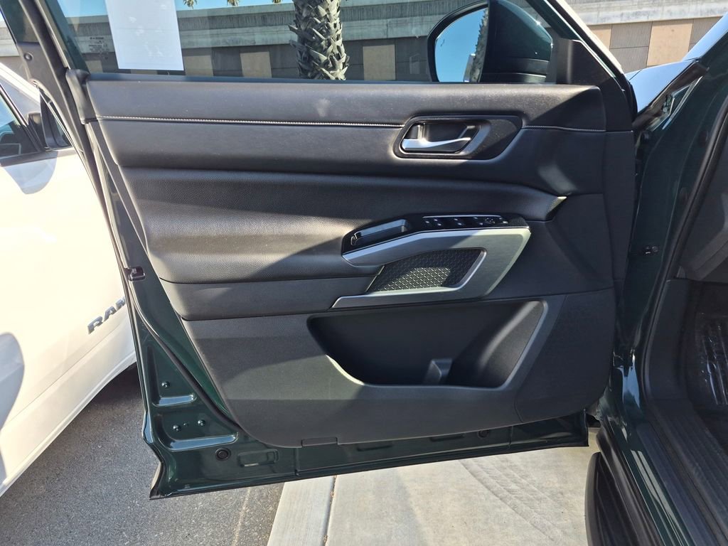 Used 2023 Nissan Pathfinder SL FWD image 11
