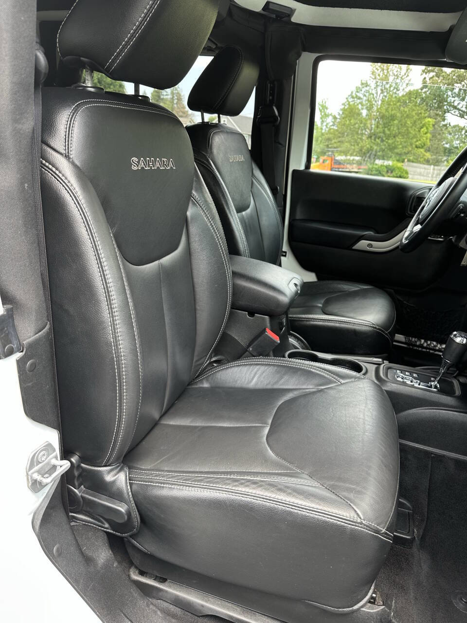 Used 2016 Jeep Wrangler Sahara w/ Connectivity Group image 27