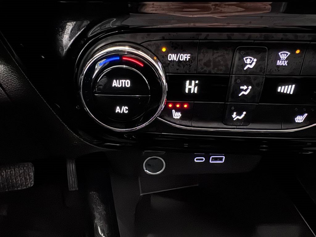 Certified 2025 Chevrolet Trax LT w/ LT Convenience Package image 21