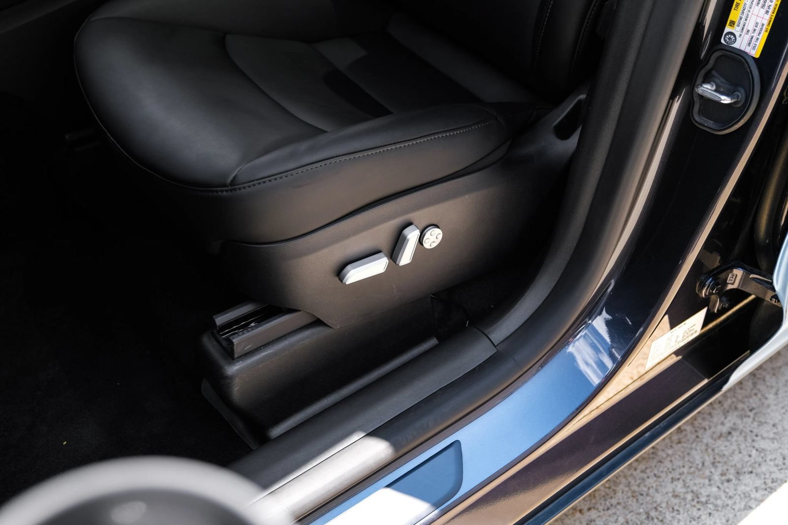 Used 2025 Tesla Model Y Long Range RWD image 30