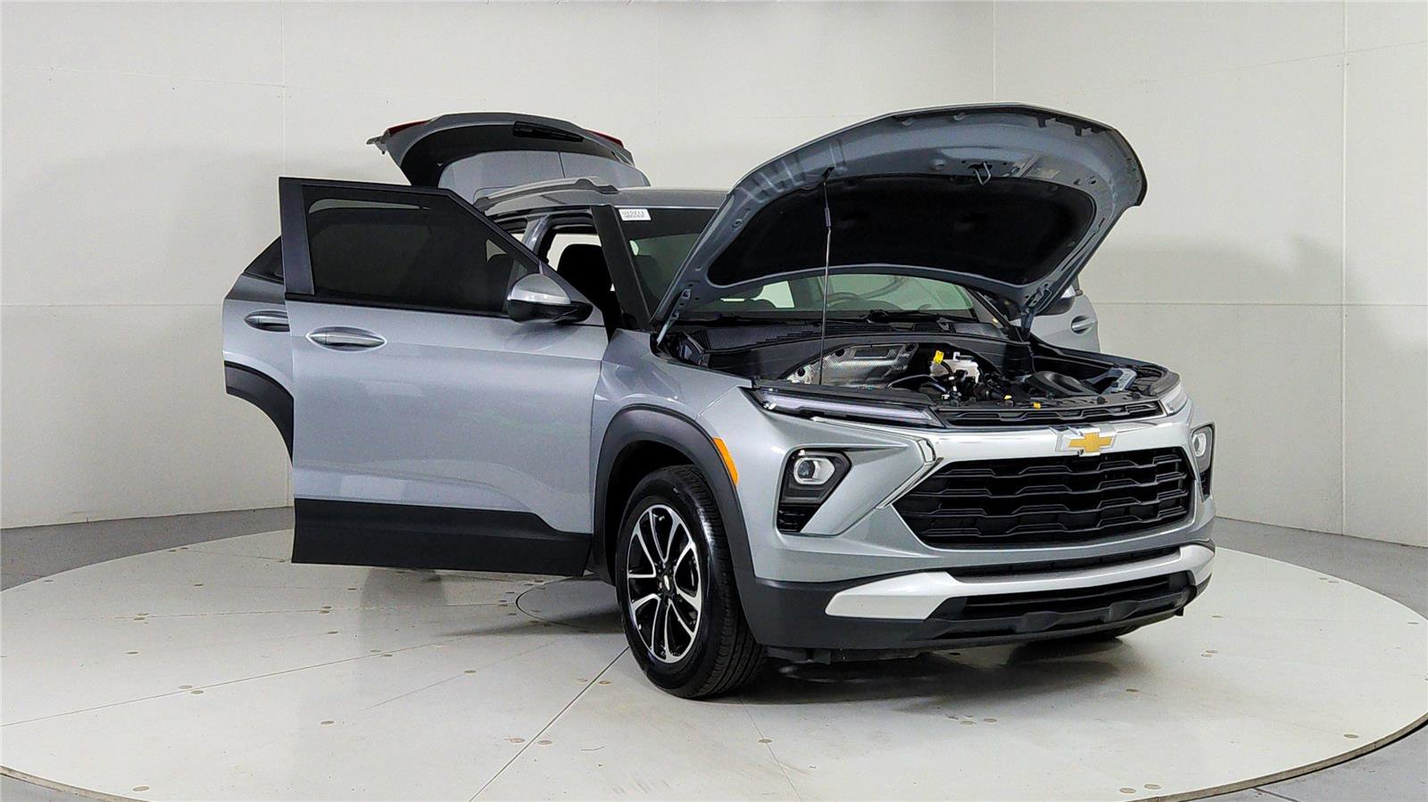 Used 2024 Chevrolet TrailBlazer LT w/ Driver Confidence Package image 9