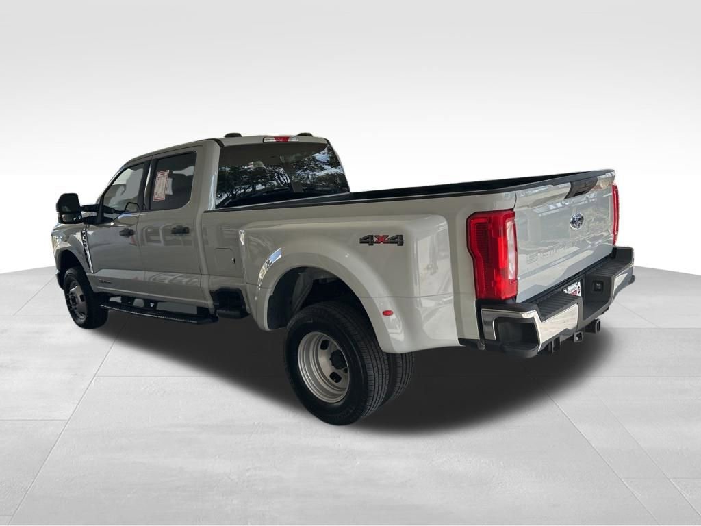 Used 2025 Ford F350 XLT image 4