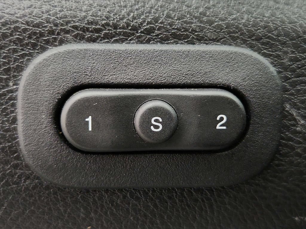 Used 2021 Jeep Grand Cherokee Overland AWD/4WD image 23