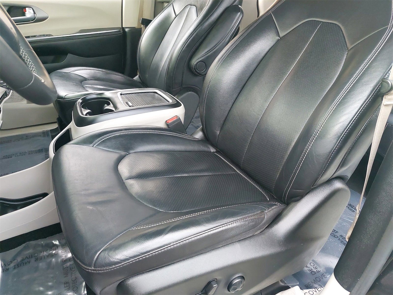 Used 2022 Chrysler Pacifica Touring-L image 17