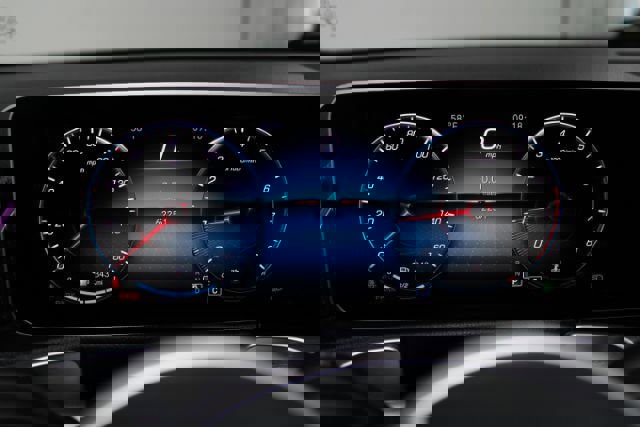 Used 2021 Mercedes-Benz GLB 250 4MATIC w/ Premium Package image 19