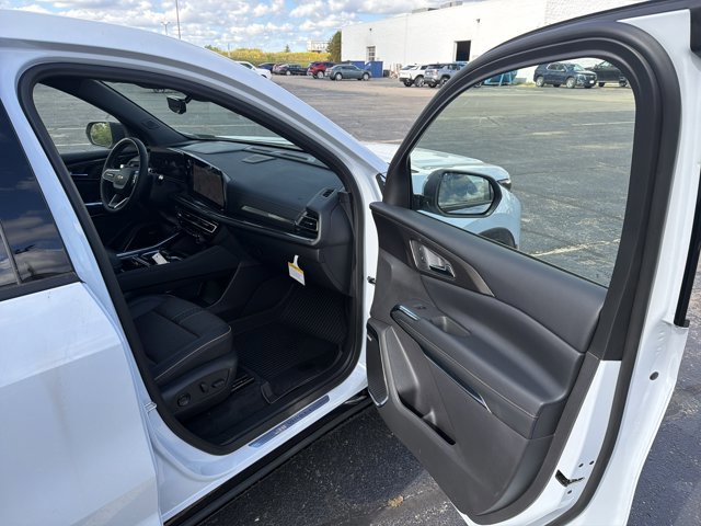 New 2026 Chevrolet Traverse High Country w/ LPO, Floor Liner Package image 32