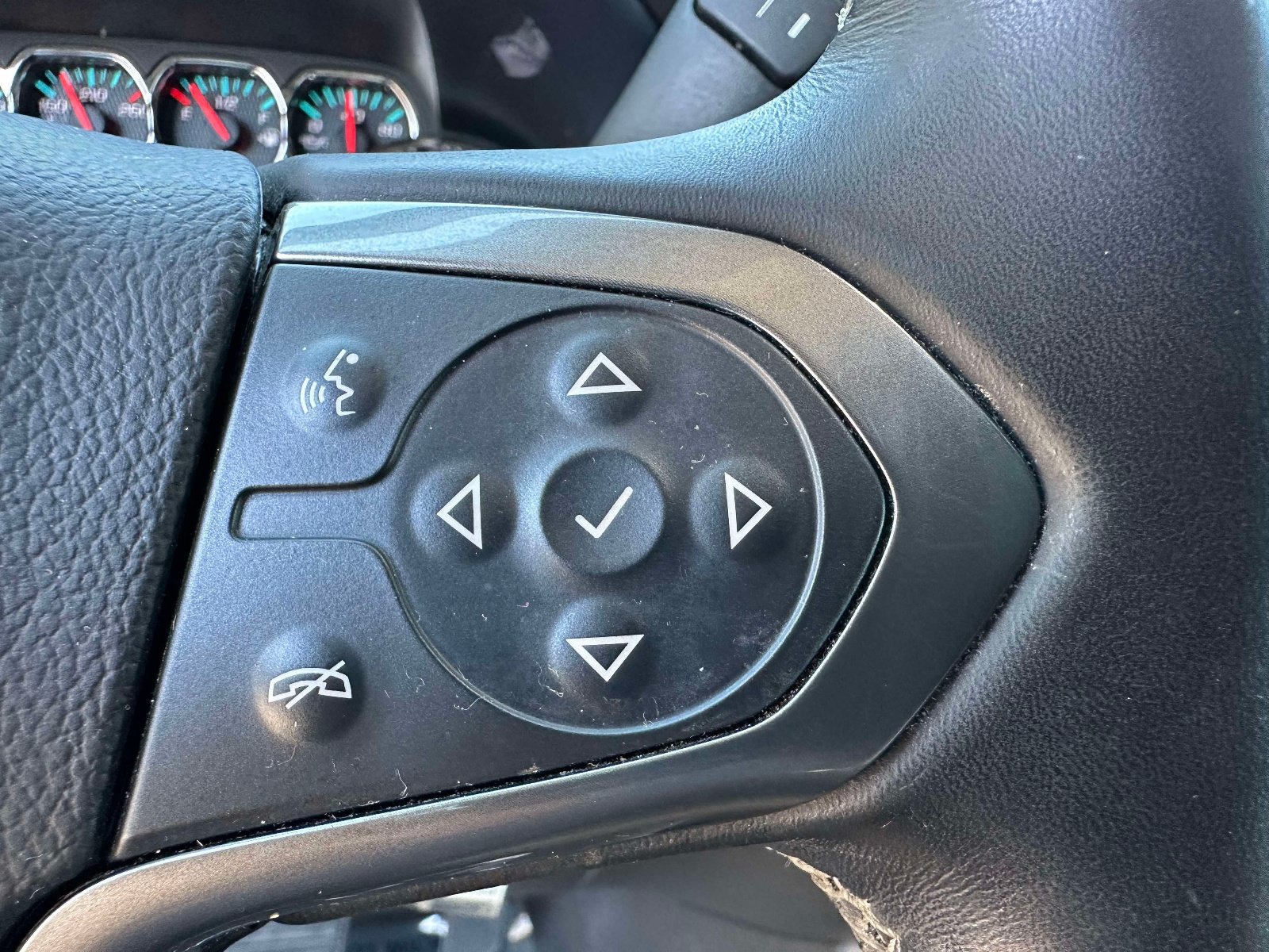 Used 2018 Chevrolet Silverado 1500 LT AWD/4WD image 13