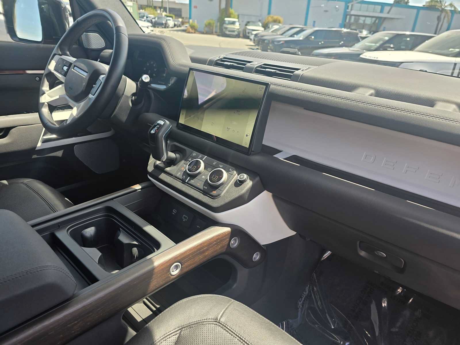 Used 2023 Land Rover Defender 130 SE AWD/4WD image 11