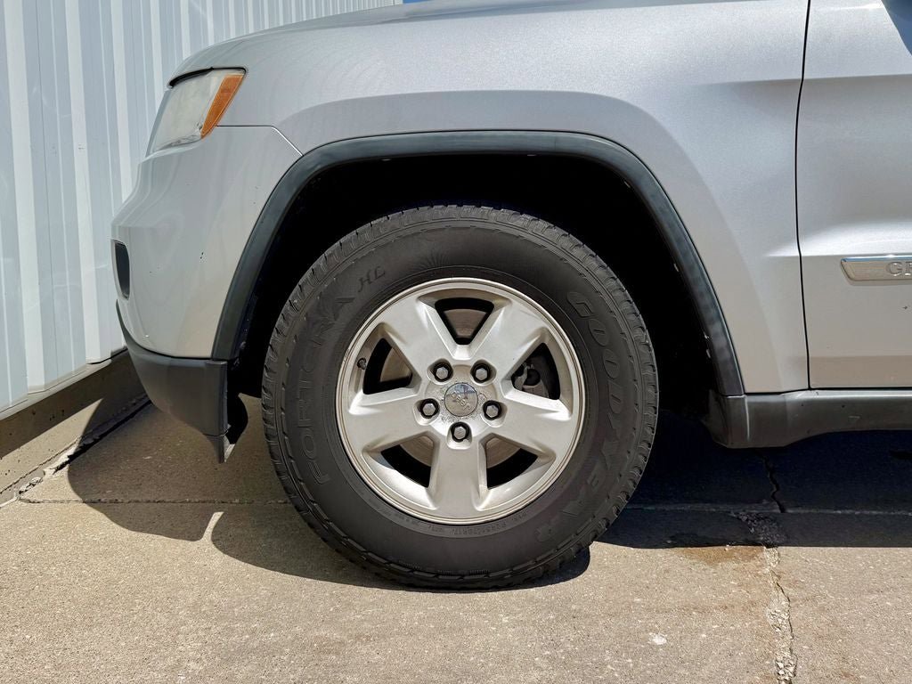 Used 2012 Jeep Grand Cherokee Laredo w/ Laredo E Group AWD/4WD image 25