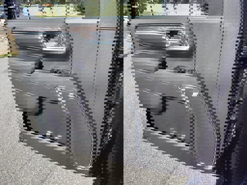 New 2026 GMC Sierra 2500 SLT w/ SLT Convenience Package image 9