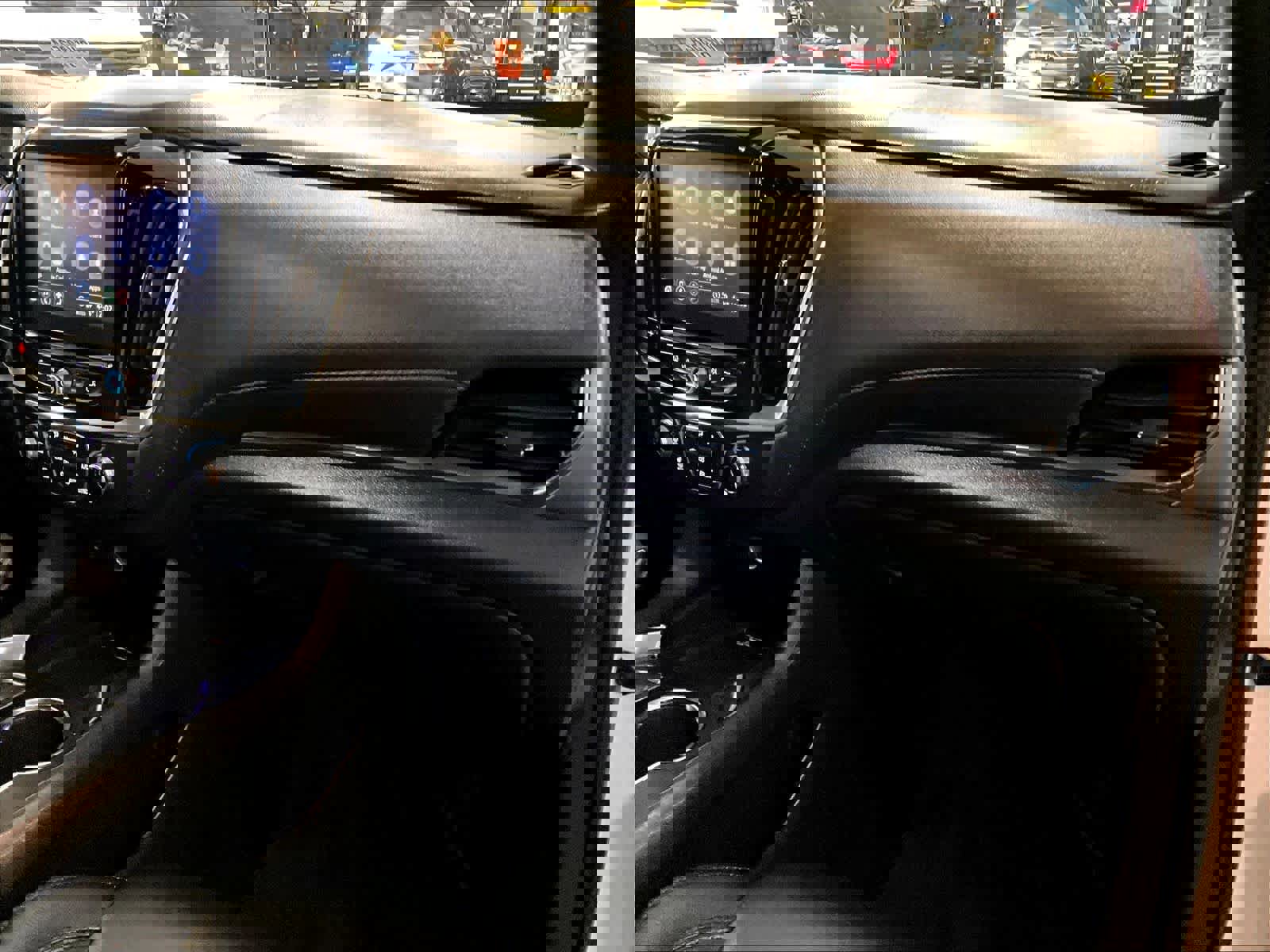 Used 2023 Chevrolet Traverse LT image 13