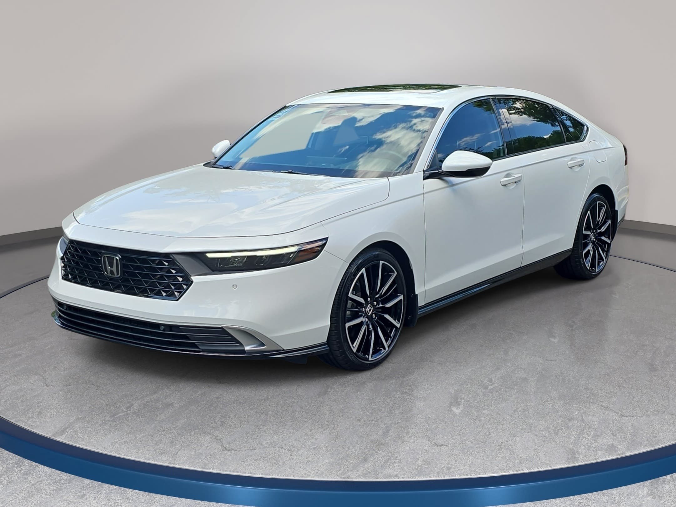 Used 2024 Honda Accord Touring image 1