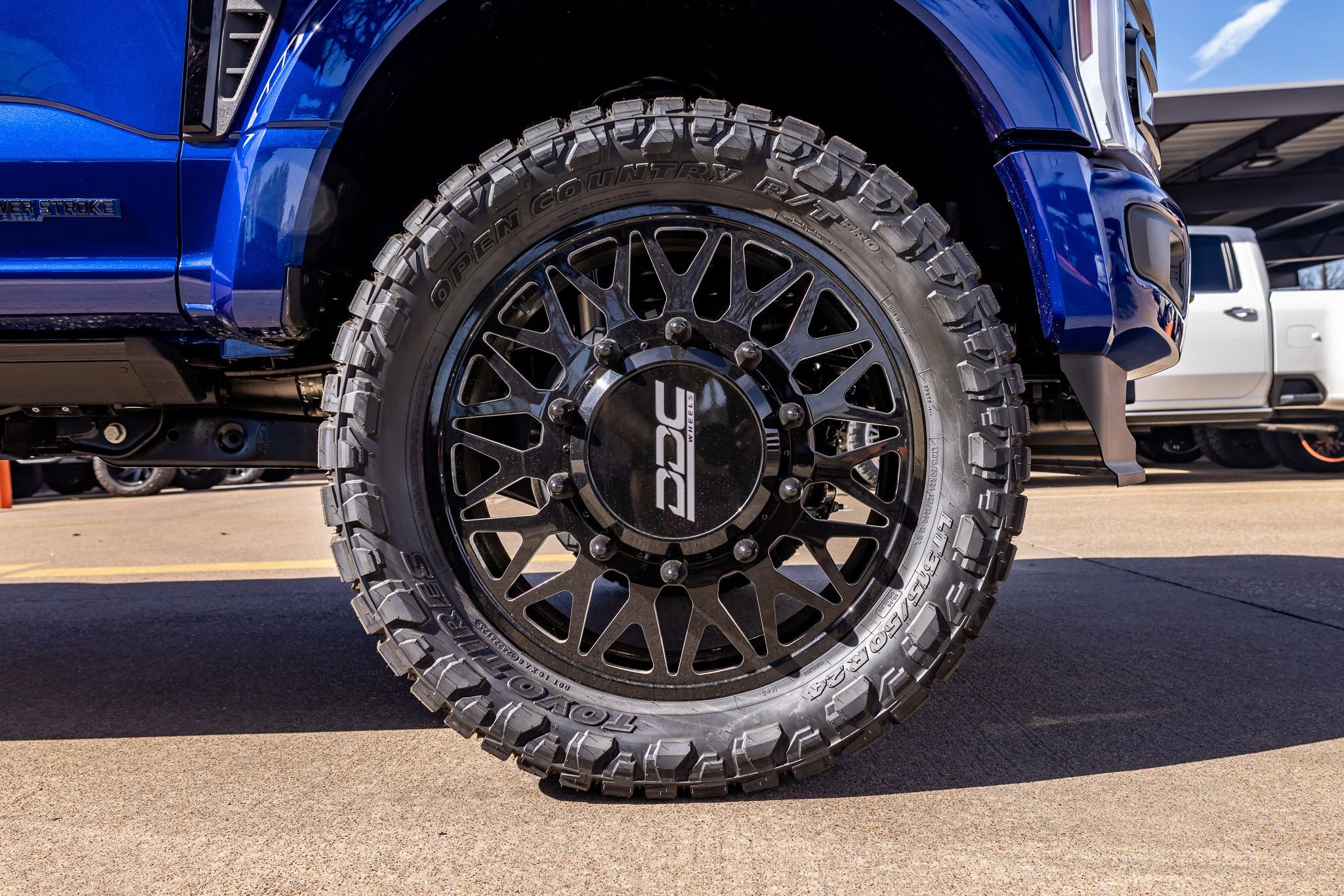 Used 2026 Ford F450 Platinum w/ FX4 Off-Road Package image 12