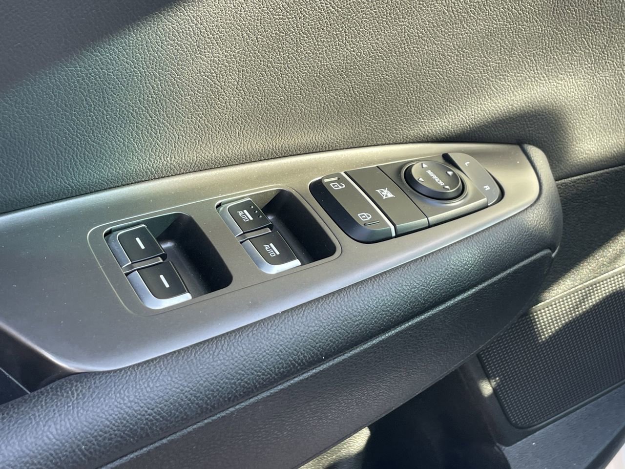 Used 2020 Kia Optima S FWD image 12