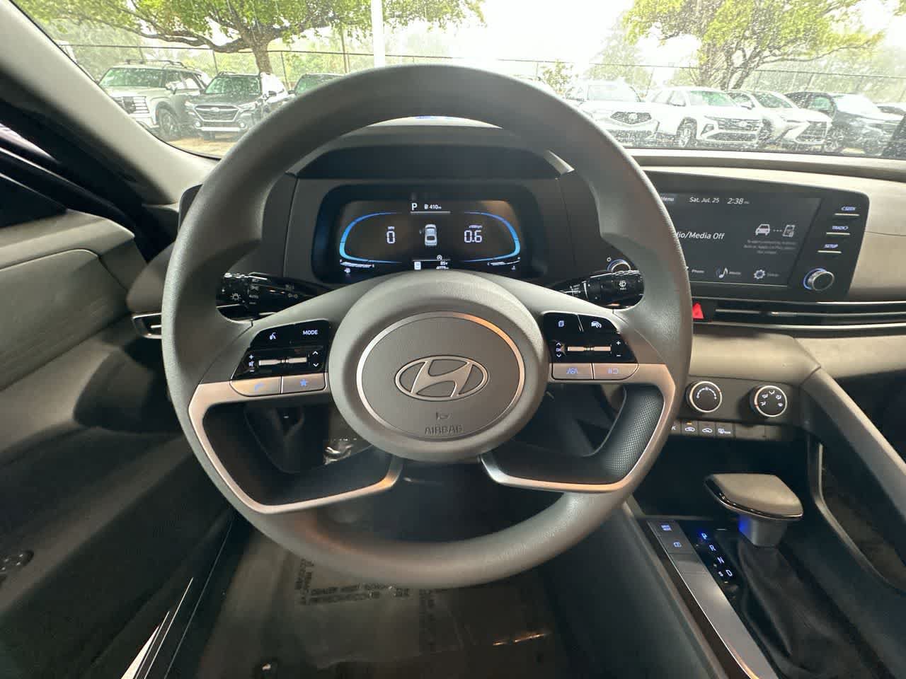 Used 2026 Hyundai Elantra SE FWD image 15