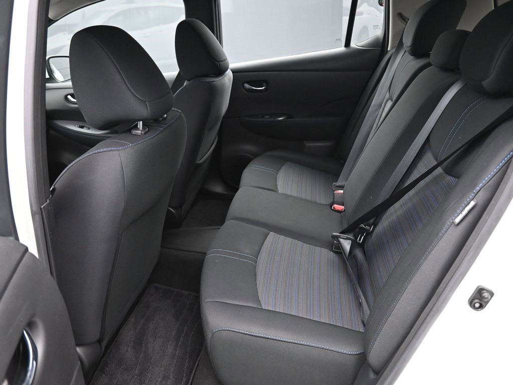 Used 2022 Nissan Leaf S image 12