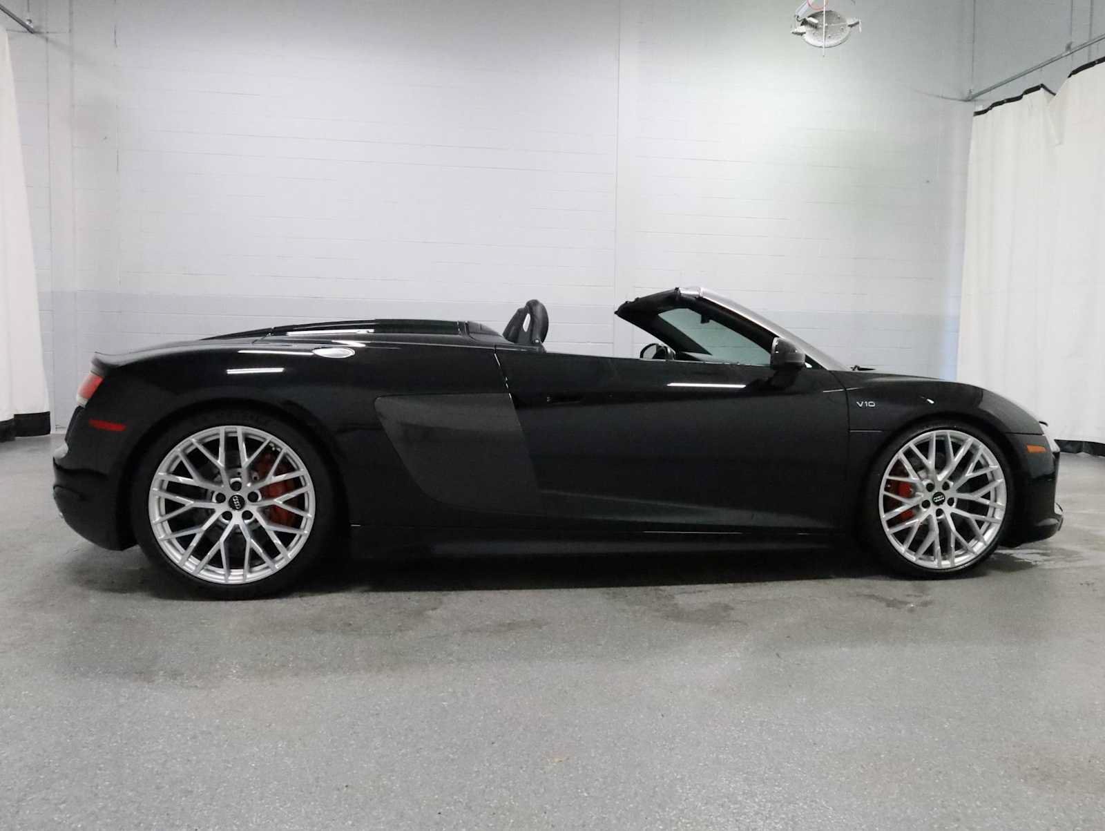 Used 2017 Audi R8 V10 w/ Carbon Exterior Package AWD/4WD image 10