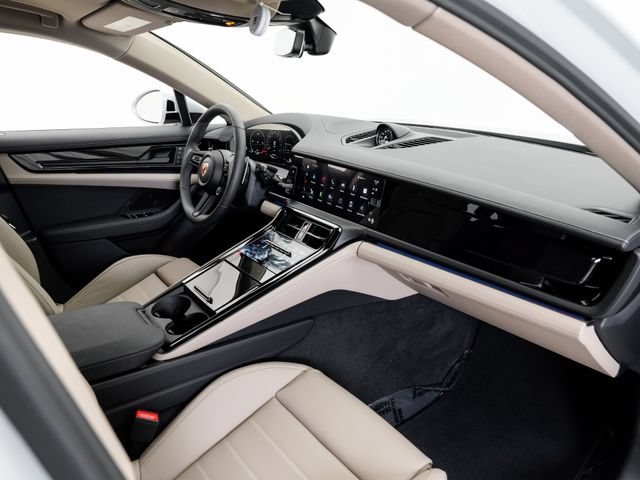 Certified 2025 Porsche Panamera 4 E-Hybrid AWD/4WD image 22
