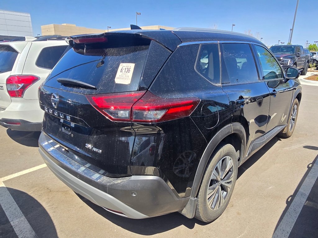 Used 2021 Nissan Rogue SV w/ Premium Package image 4