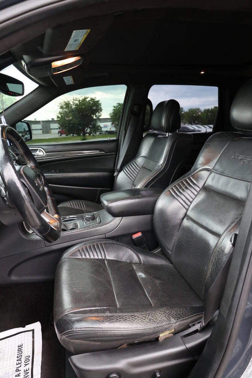 Used 2017 Jeep Grand Cherokee SRT image 13