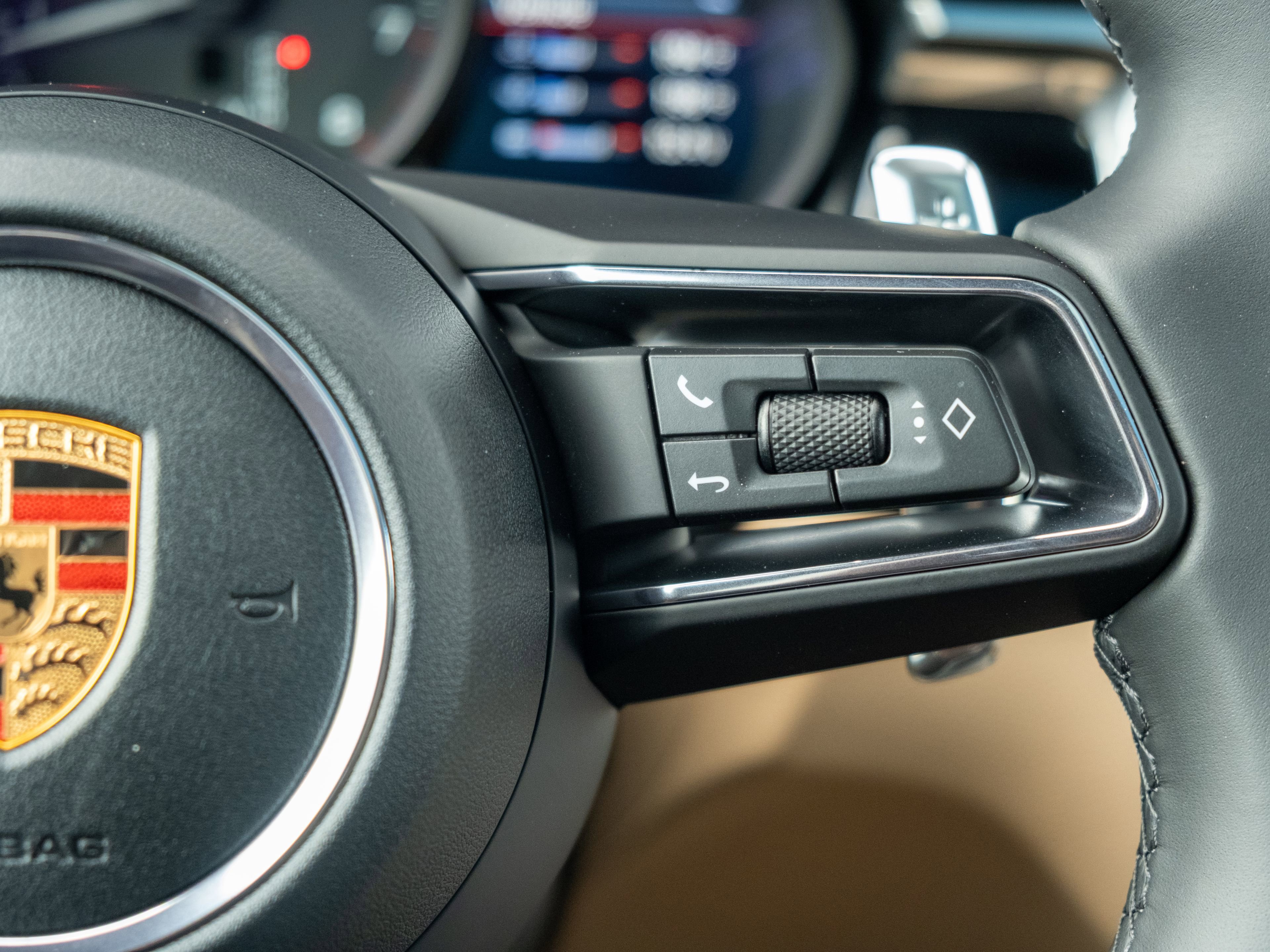 Certified 2026 Porsche Macan AWD/4WD image 26