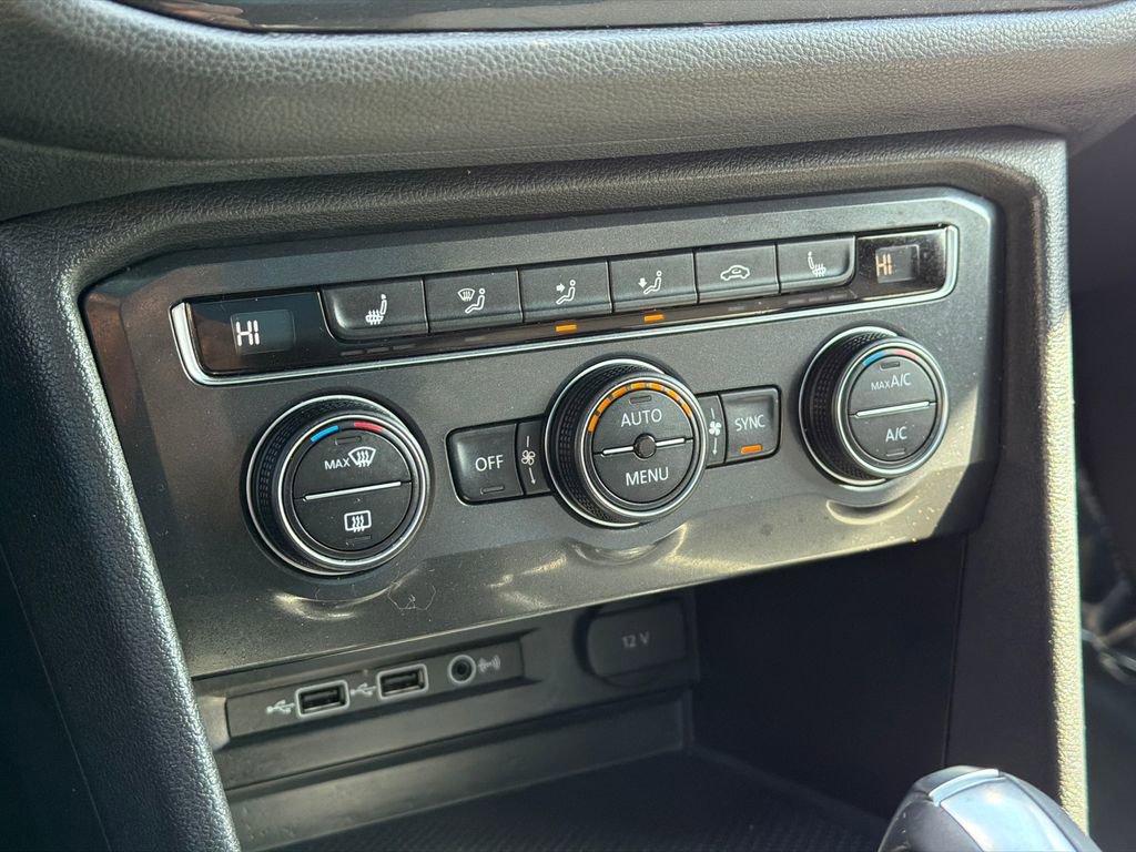Used 2018 Volkswagen Tiguan SEL w/ R-Line Package image 28
