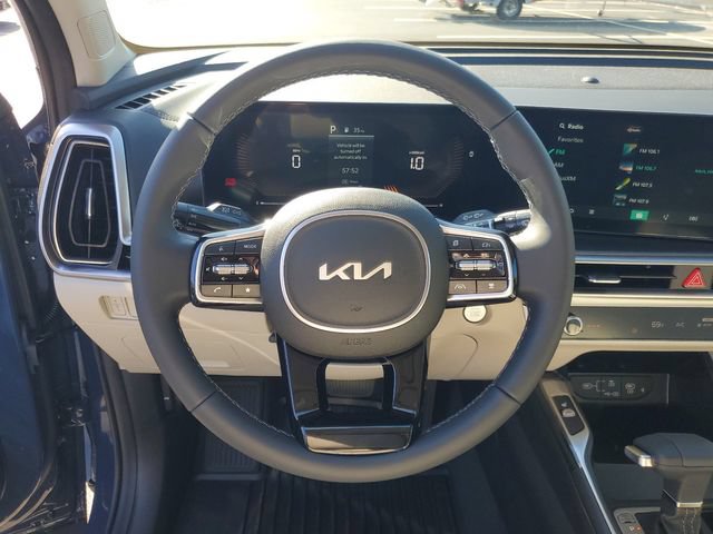 Certified 2025 Kia Sorento S w/ Panoramic Sunroof Package FWD image 9