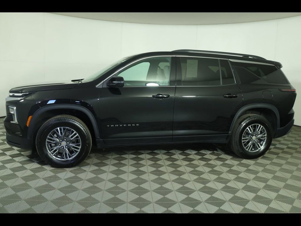 Used 2025 Chevrolet Traverse LT image 15