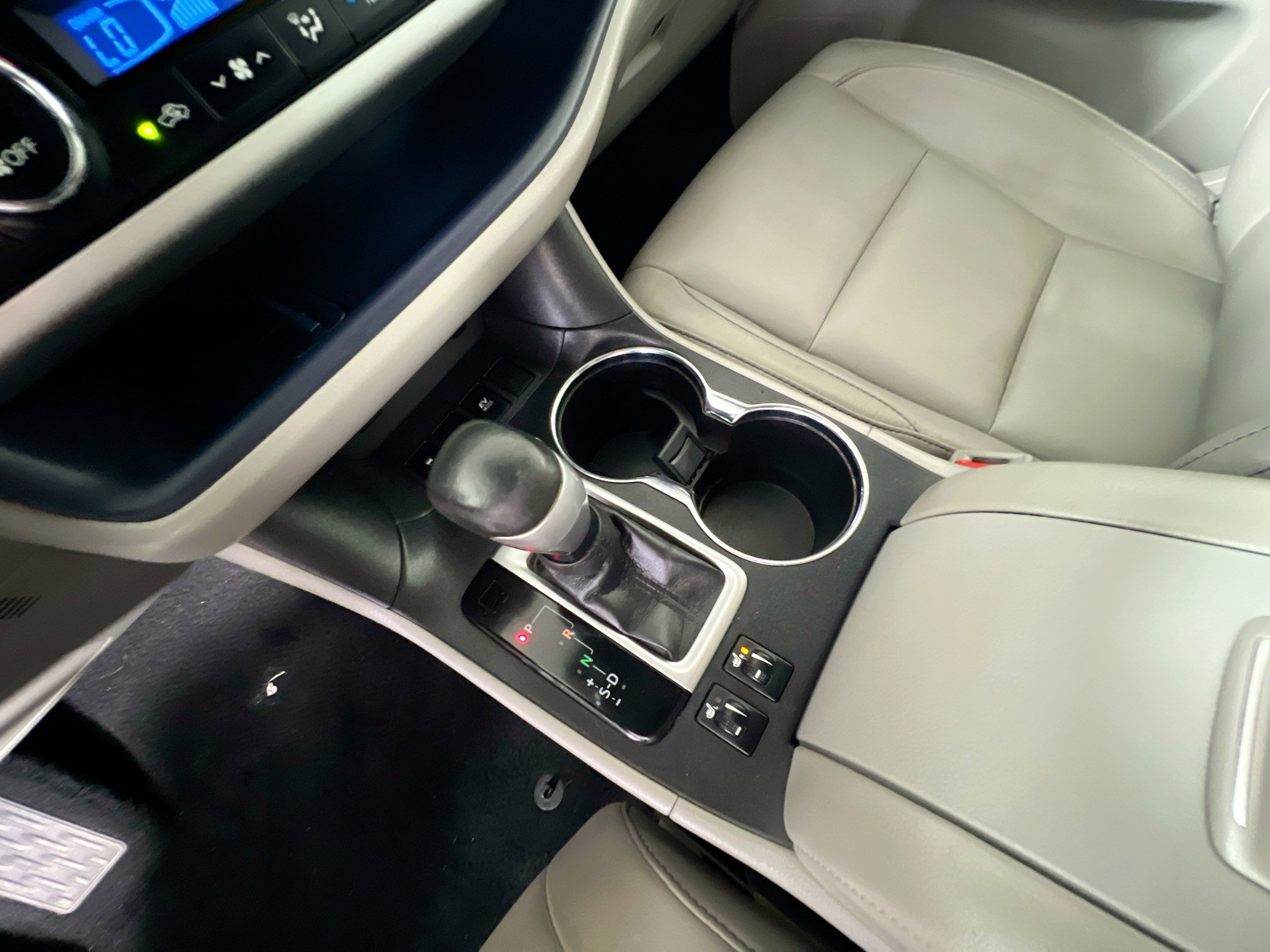 Used 2018 Toyota Highlander XLE AWD/4WD image 26