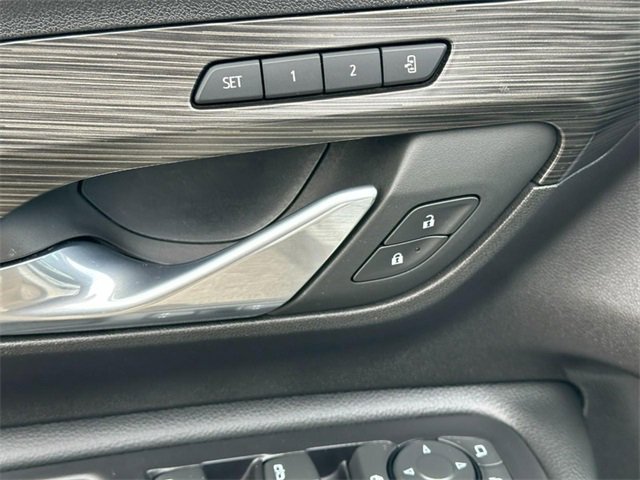 Used 2024 GMC Terrain SLT image 17