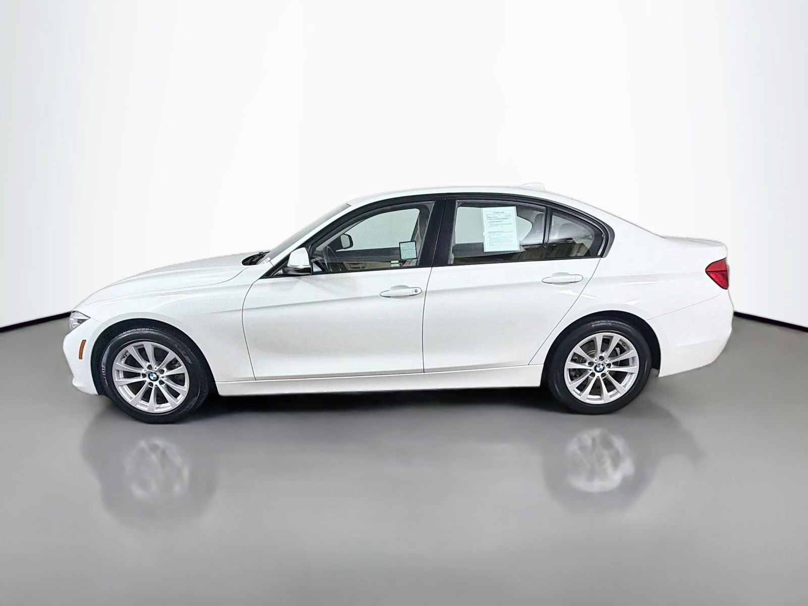 Used 2018 BMW 320i Sedan RWD image 2