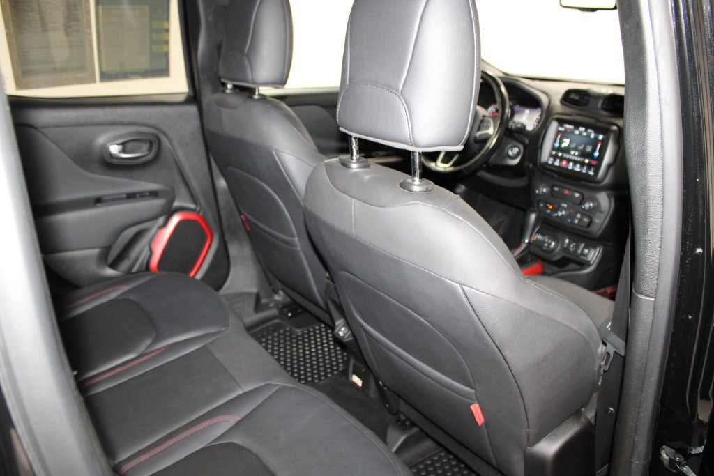Used 2018 Jeep Renegade Trailhawk AWD/4WD image 29