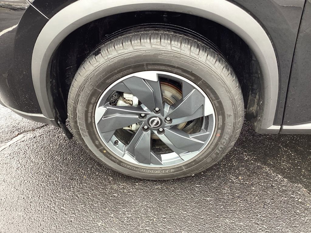 Used 2025 Nissan Rogue SV image 32