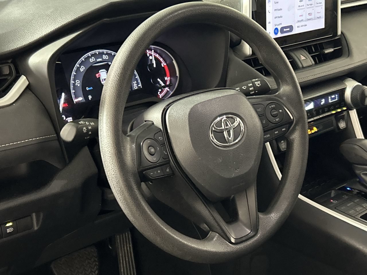 Used 2025 Toyota RAV4 LE AWD/4WD image 14