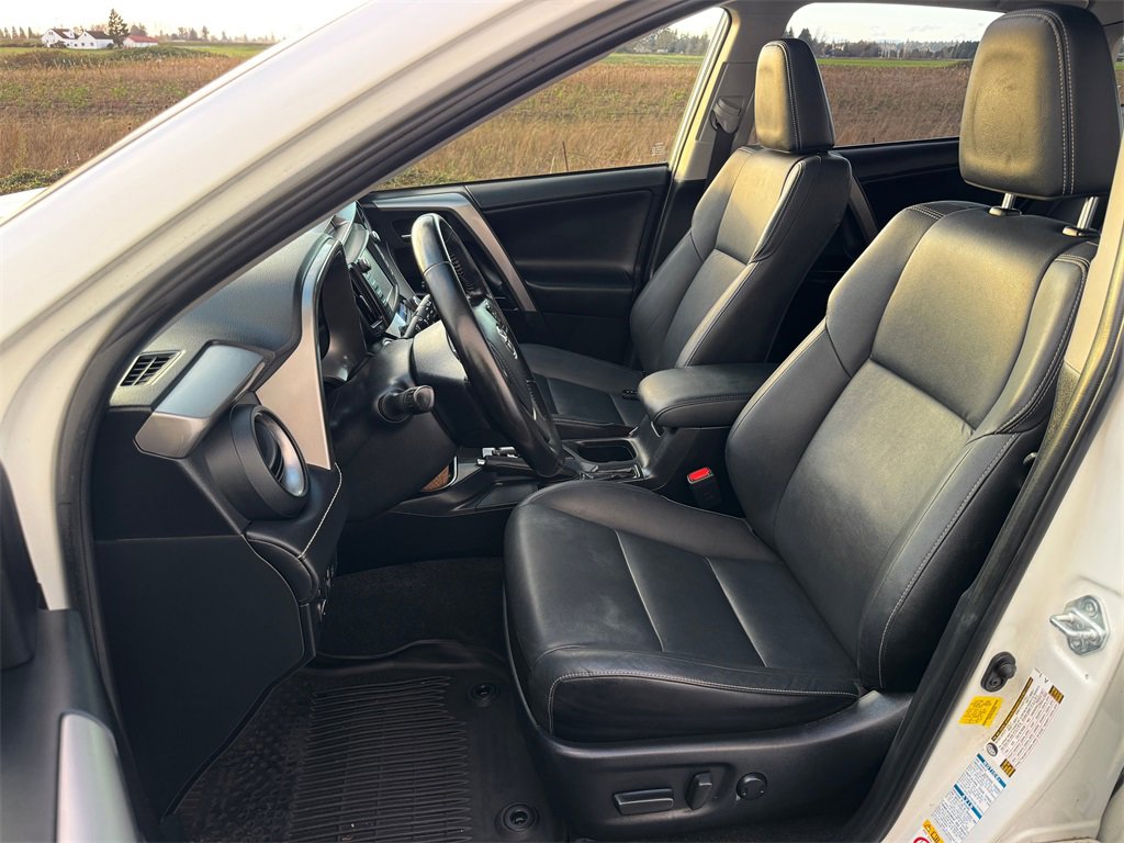 Used 2016 Toyota RAV4 Limited image 6