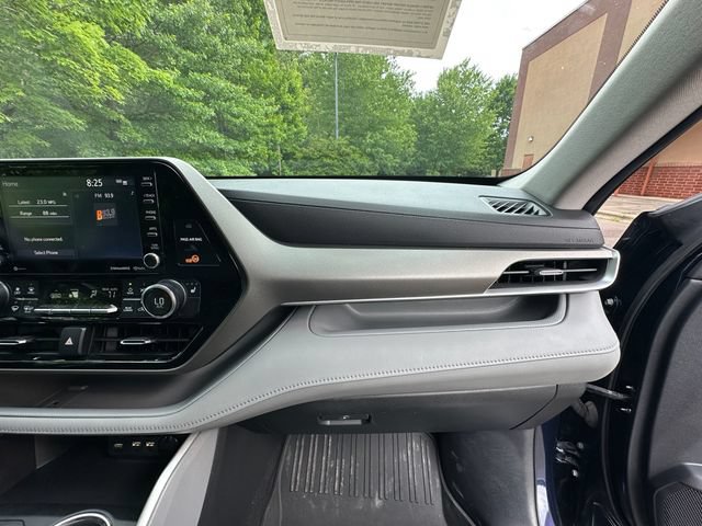 Used 2020 Toyota Highlander XLE FWD image 16