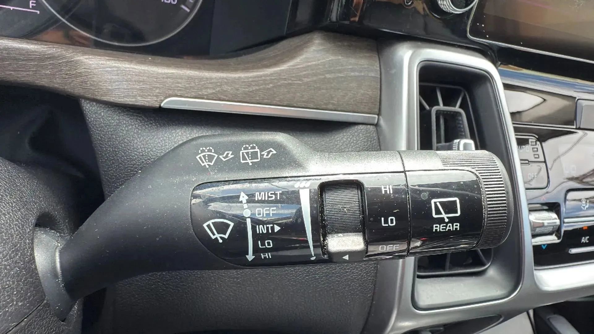 Used 2022 Kia Sorento S w/ Panoramic Sunroof Package image 13