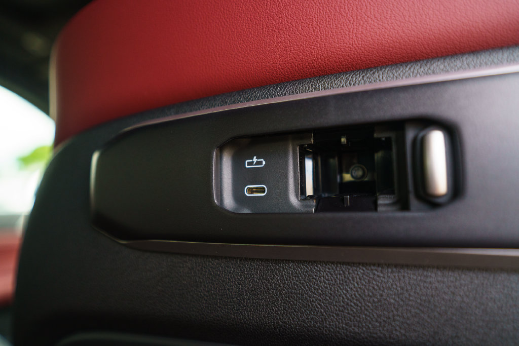 New 2027 BMW X6 M60i AWD/4WD image 43