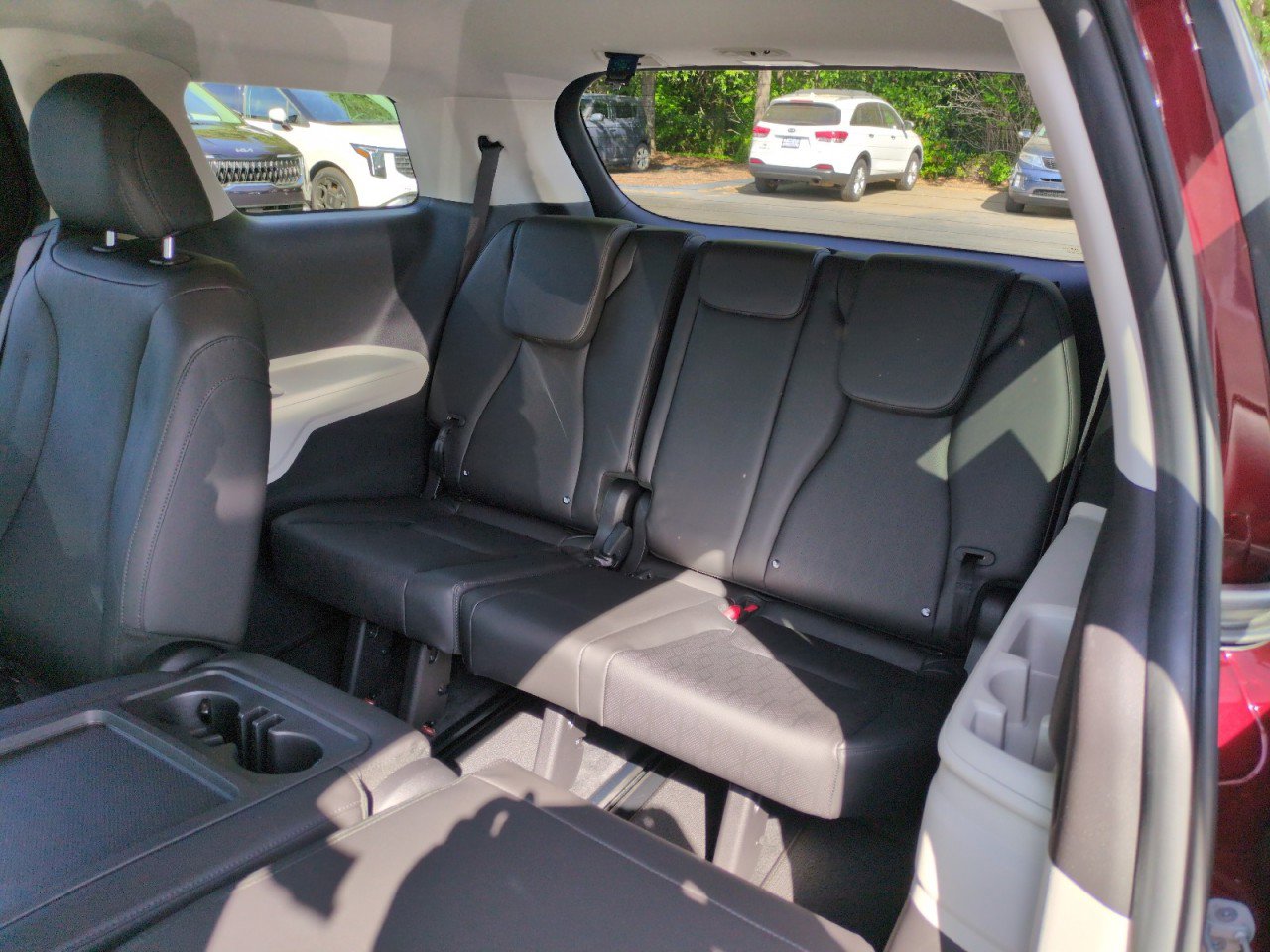 Used 2023 Kia Carnival LX FWD image 32