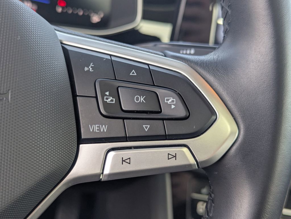 Used 2025 Volkswagen Jetta SE FWD image 19