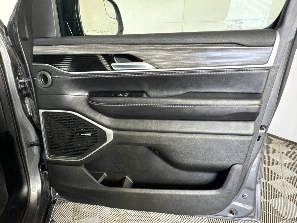 Certified 2024 Jeep Wagoneer L Series II w/ Flexible Seating Group AWD/4WD image 42