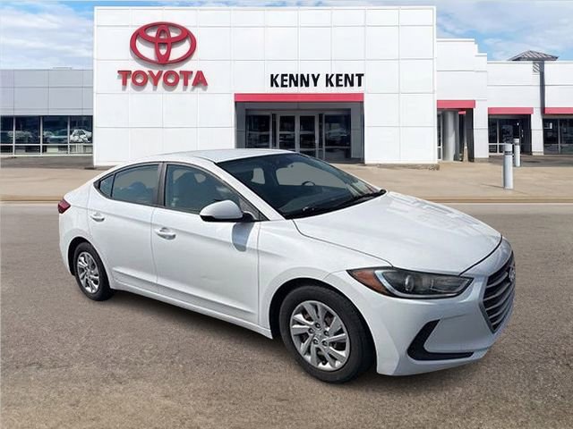 Used 2017 Hyundai Elantra SE image 1