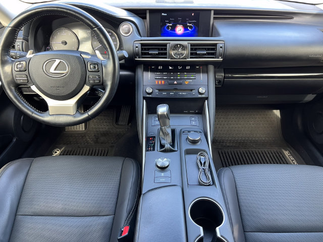 Used 2018 Lexus IS 300 AWD w/ Premium Package image 4