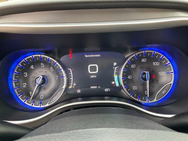 Used 2024 Chrysler Pacifica Touring-L image 15