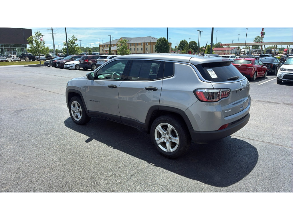 Used 2023 Jeep Compass Sport AWD/4WD image 4