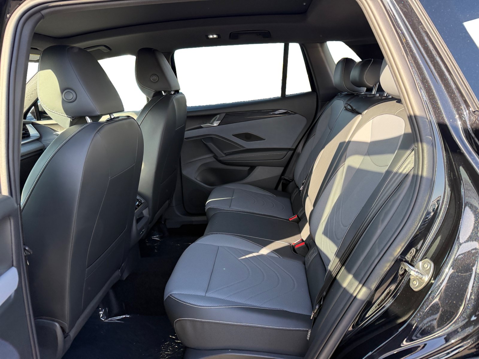 New 2026 Volkswagen Tiguan SE R-Line AWD/4WD image 16