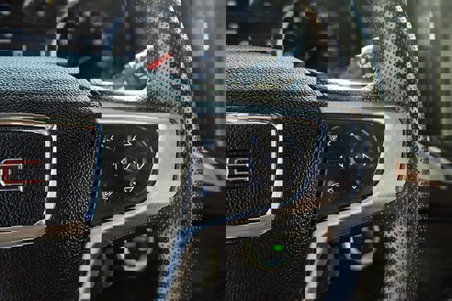 Used 2024 GMC Terrain SLE image 10